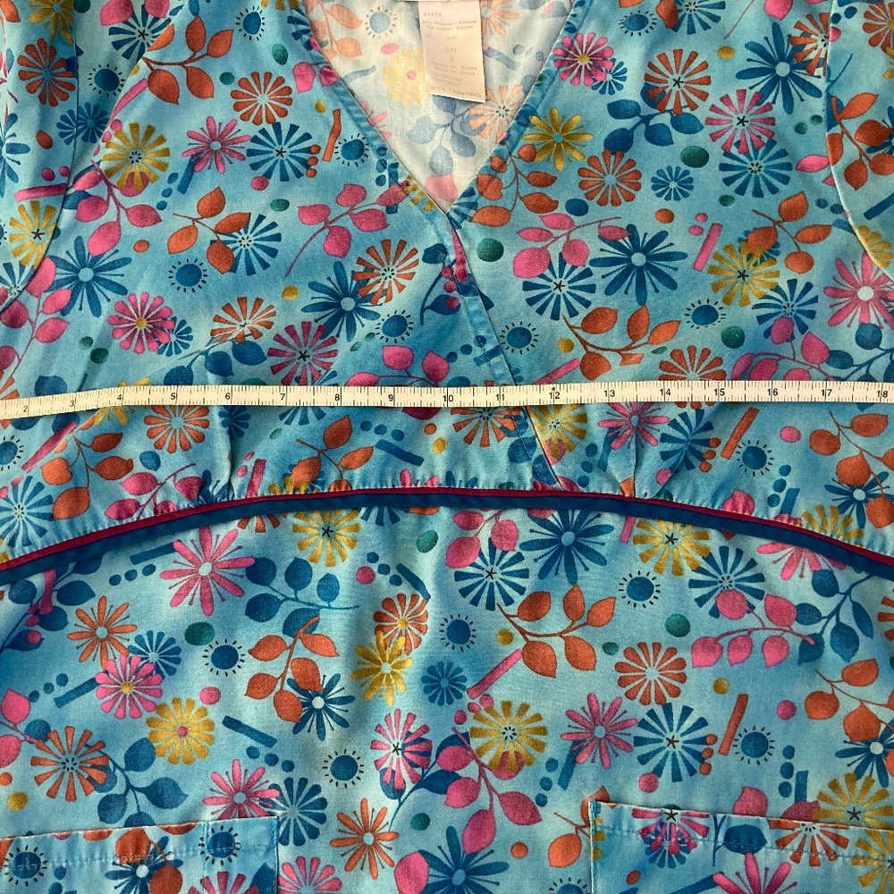 SCRUB TOP - Picture 3 of 3